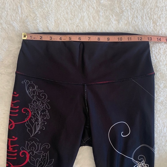 Nominou Shabeena High Rise Crop Black & Red Print Leggings - Picture 11 of 15